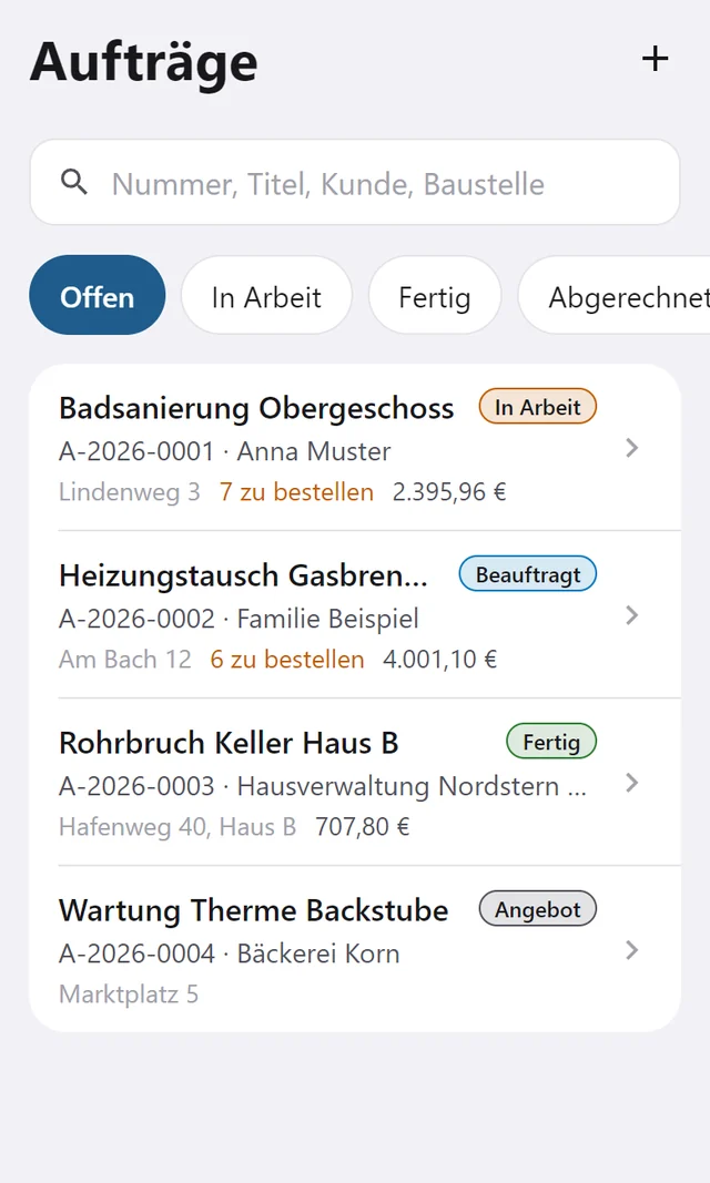 Liste der Aufträge mit Nummer, Kunde und Status, oben ein Filter nach Status.
